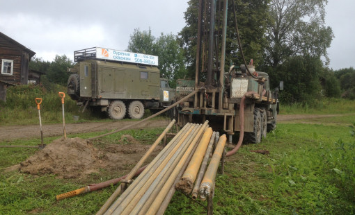 Какие трубы и насосы подходят для устройства артезианской скважины на воду?